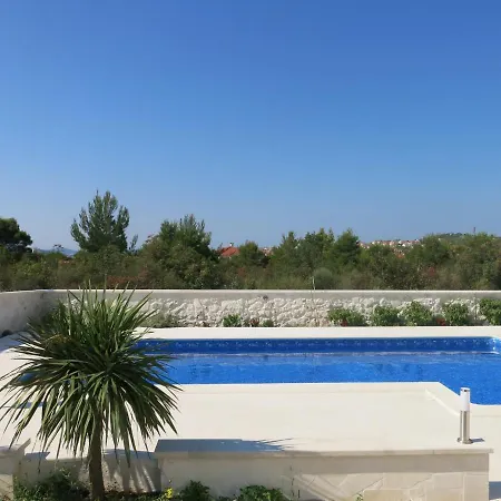 Villa Bachelor Apartments *