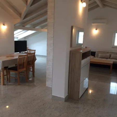 Villa Bachelor Apartments Vodice