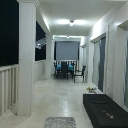 Villa Bachelor Apartments Apartment *