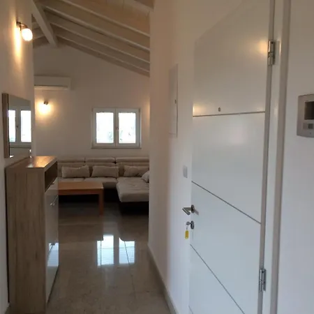 Villa Bachelor Apartments *