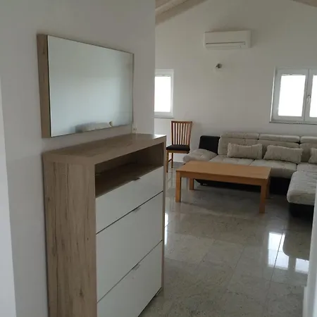 Villa Bachelor Apartments Apartment *