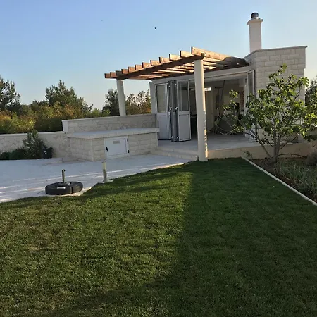 Villa Bachelor Apartments *