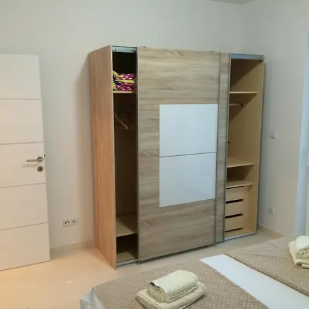 Bachelor Apartamento