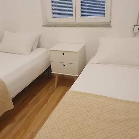 Bachelor Apartamento