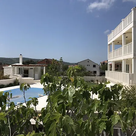 Apartment Villa Bachelor Apartments *