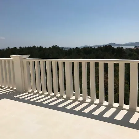 Villa Bachelor Apartments *