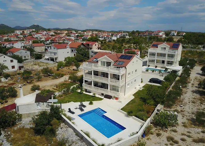 Apartment Villa Bachelor Apartments *