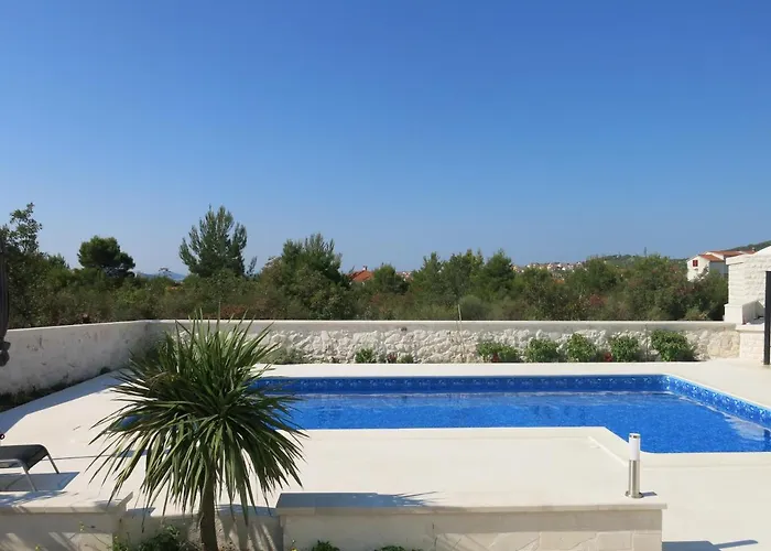 Villa Bachelor Apartments *