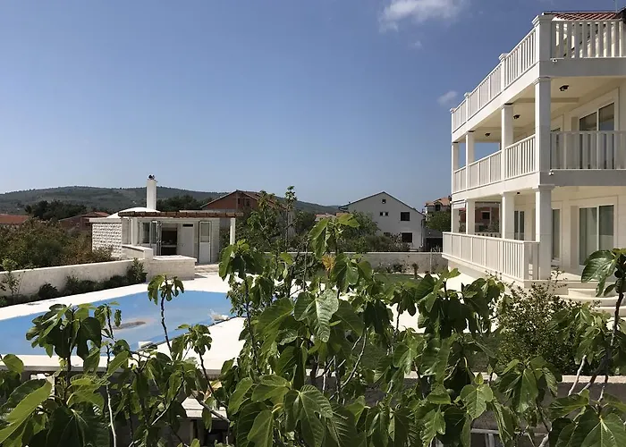 Apartment Villa Bachelor Apartments *