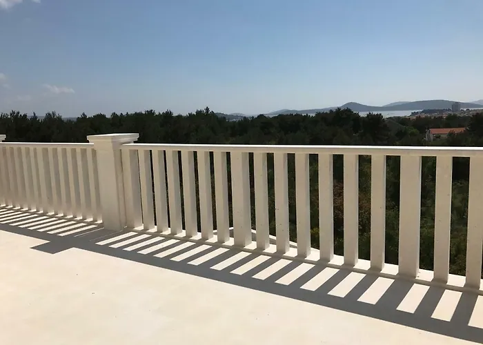 Villa Bachelor Apartments *